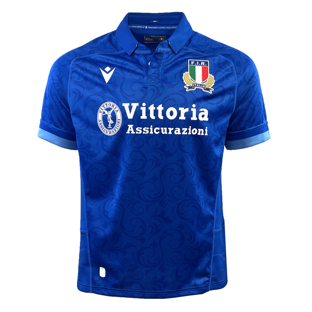 The Italy 24/25 Replica Home Jersey by Macron showcases a Renaissance-inspired graphic with elegant floral patterns, complemented by Italy's flag emblem and the Vittoria Assicurazioni logo. Made from Eco Fightex fabric, this jersey seamlessly blends tradition with modern sustainability.