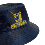 The Highlanders Super Rugby Bucket Hat by Adi COTW features a navy design adorned with adidas branding and a distinctive "Highlanders" logo portraying a kilted figure wielding a sword and shield, all set against a yellow and blue checkered backdrop. Ideal for Highlanders Super Rugby fans eager to display their team spirit with flair.