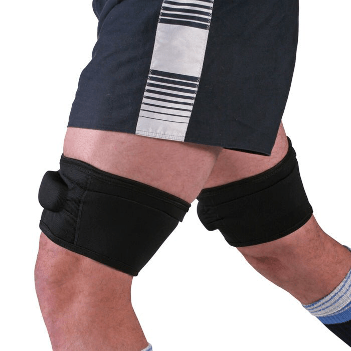 A man wearing an R80 Rugby knee brace for kiwi design.